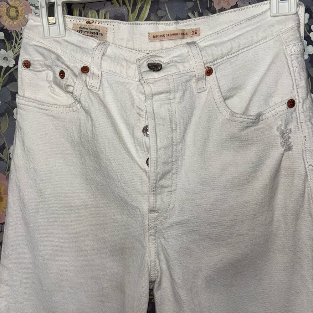 Levi’s premium Cream Ribcage Straight- Ankle Pants